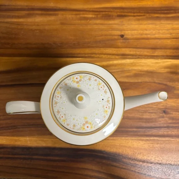 Noritake Ivory China Teapot - Picture 3 of 7